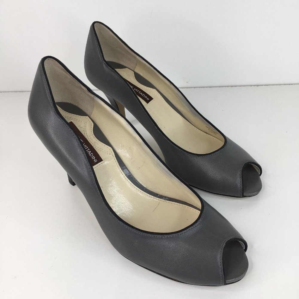 Adrienne Vittadini Genny Gray Leather Pep Toe Pump Size 8M